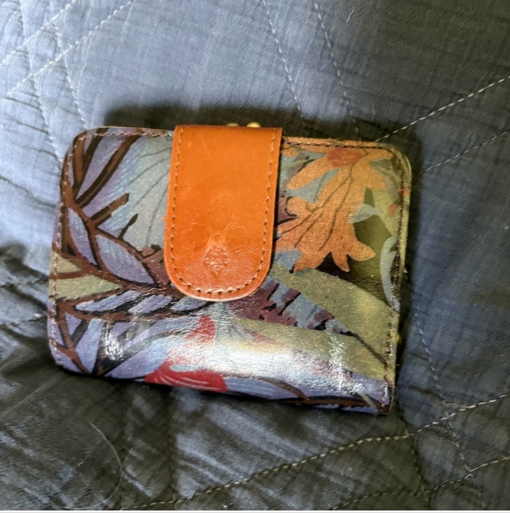 Patricia Nash Billfold Wallet Beautiful floral EUC